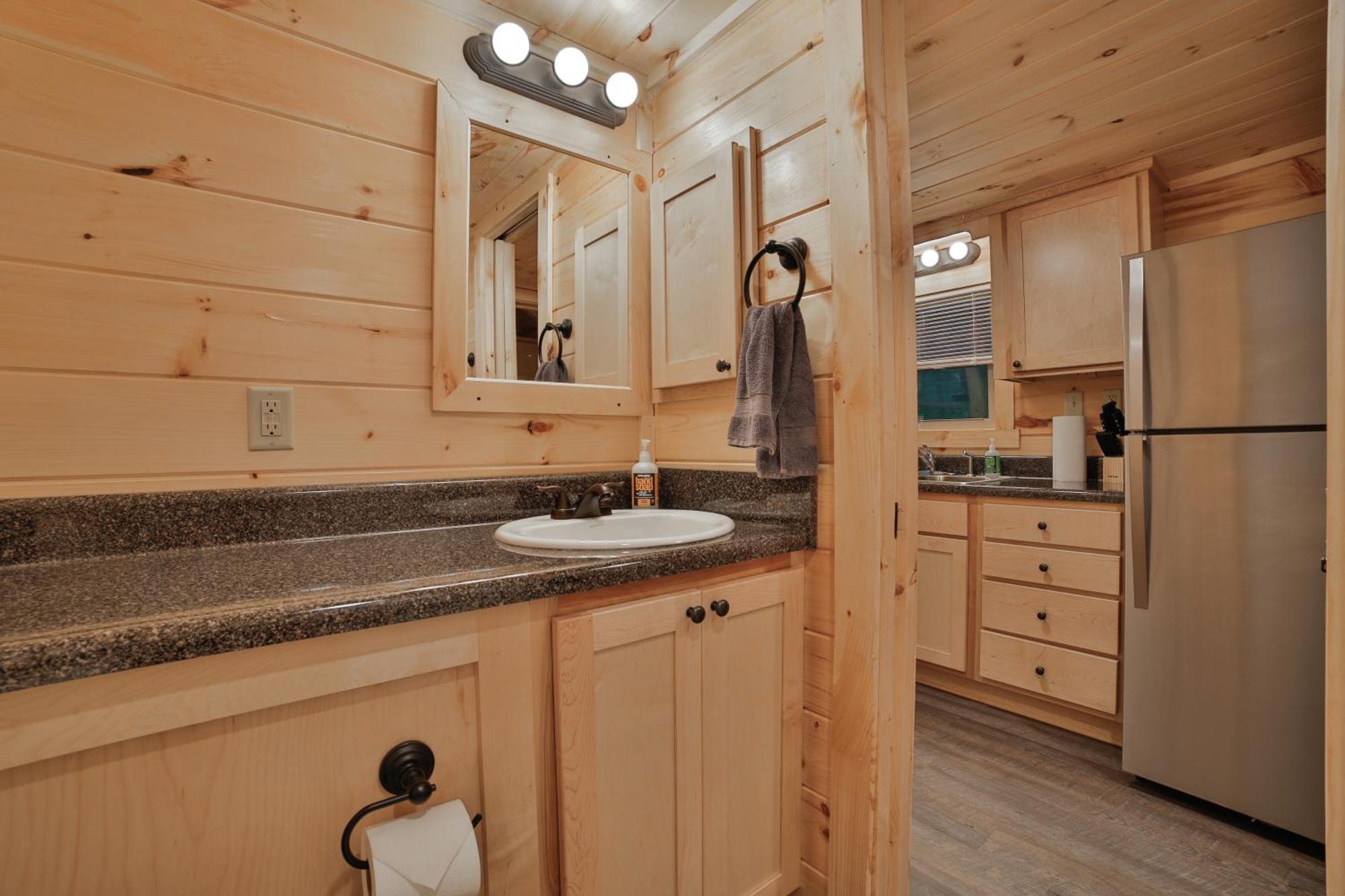 Martha Cabin Tiny Cabin By Downtown チャタヌーガ エクステリア 写真
